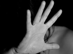 Artigo – Nova lei de combate à violência contra a mulher chega em boa hora–Por Danielle e Iara Corde