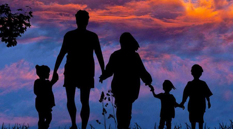 UOL – Família de Nanda e Lan Lanh pode ajudar Brasil a enxergar dupla maternidade