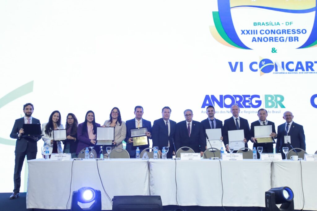 Anoregs estaduais e Corregedorias-gerais de Justiça são homenageadas durante o XXIII Congresso