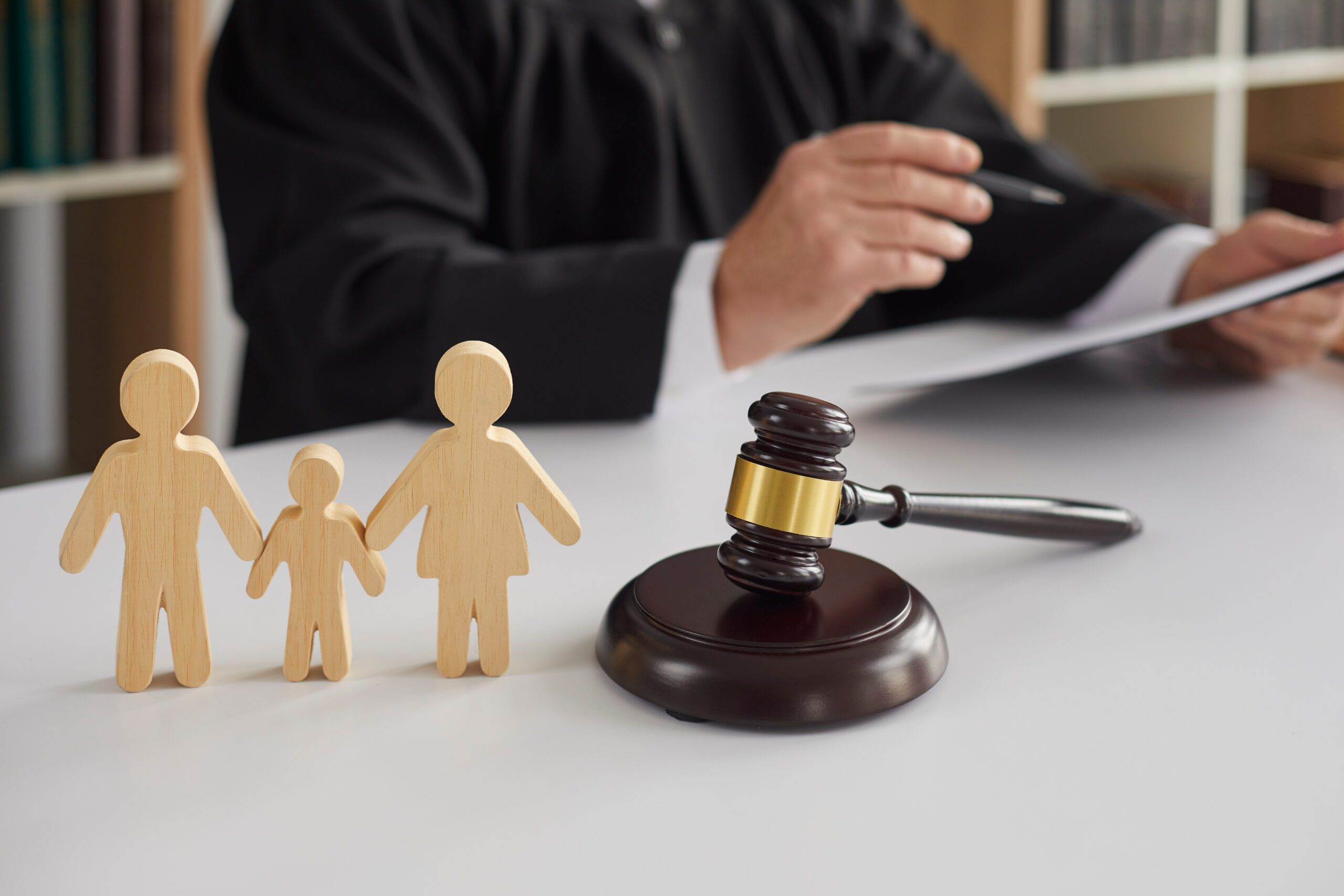Jurisprudência em Teses – Entendimentos sobre dupla paternidade e desconstituição de registro civil