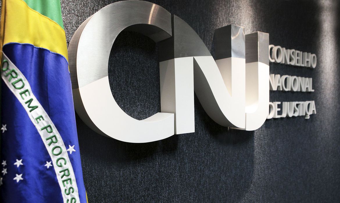 Determina aos Tribunais de Justiça o envio ao CNJ dos anteprojetos de lei